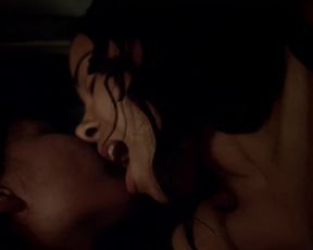 Black Sails - S02E02 - Lesbian Scene - Jessica Parker Kennedy & Clara Paget