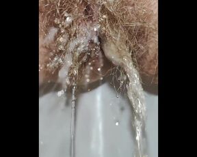 Hot Milf Hairy Pussy Spreads Pee All over Close Up porn videos