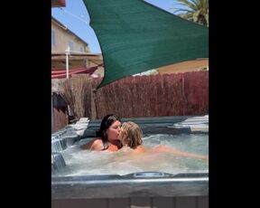 Hot wet lesbian makeout session in the jacuzzi for neighbors to see