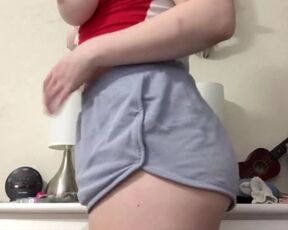 Teenage Fat Ass White Girl with Natural Tits Twerks and Strips