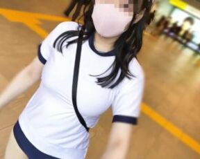 I went running in Ikebukuro with no bra, big tits gym clothes and bloomers and wearing a toy.