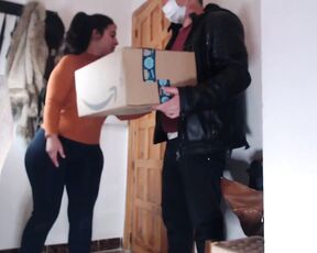 Surprise Amateur Blowjob to the Amazon Delivery Man