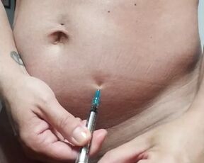 Ftm takes injection in cubby tummy