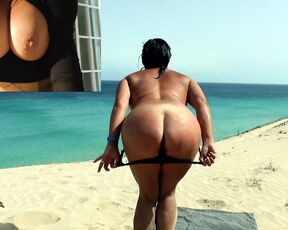 milknhoney7 - BIG BOOBS at a public beach