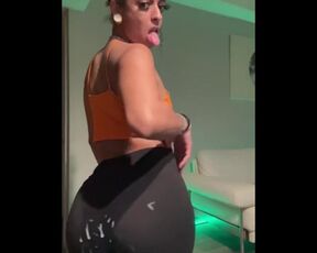 Leggings cumshot 1 of 100 different cumblast on yoga pants