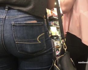 Juicy PAWG Teen Ass in Jeans