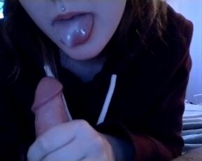 18 year old loves swallowing daddy's cum