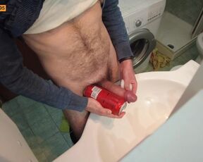 mi "COCAzzo" nel bagno con la lattina di cola da mezzo litro