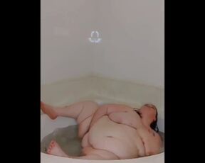 Rubbing my fat juicy pussy in the bathtub!