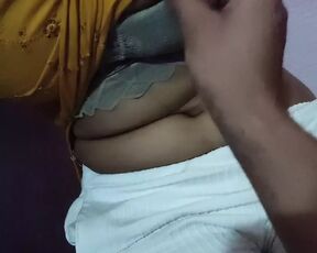 Nepali girlfriend lai private ma chikdai dudh ra puti chalaudai