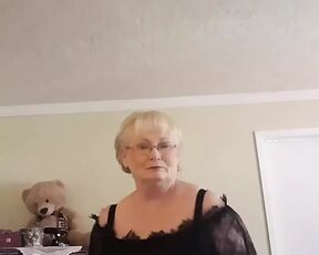 Granny Gilf Shaking Her Ass And Dancing The Night Away