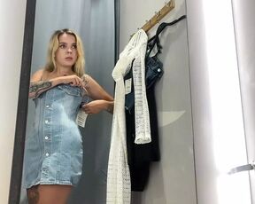 A BLONDE IN THE DRESSING ROOM FILMING HERSELF WHILE NO ONE IS WATCHING